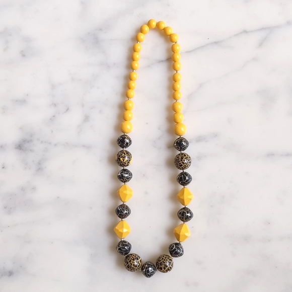 Multiple Colors and Shape Beads Stretchable Necklace. - Picture 1 of 2